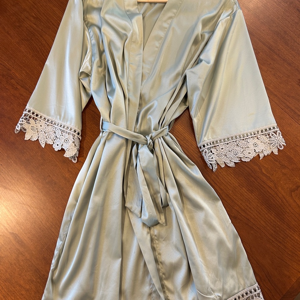 Elegant Lace Trim Satin Robe